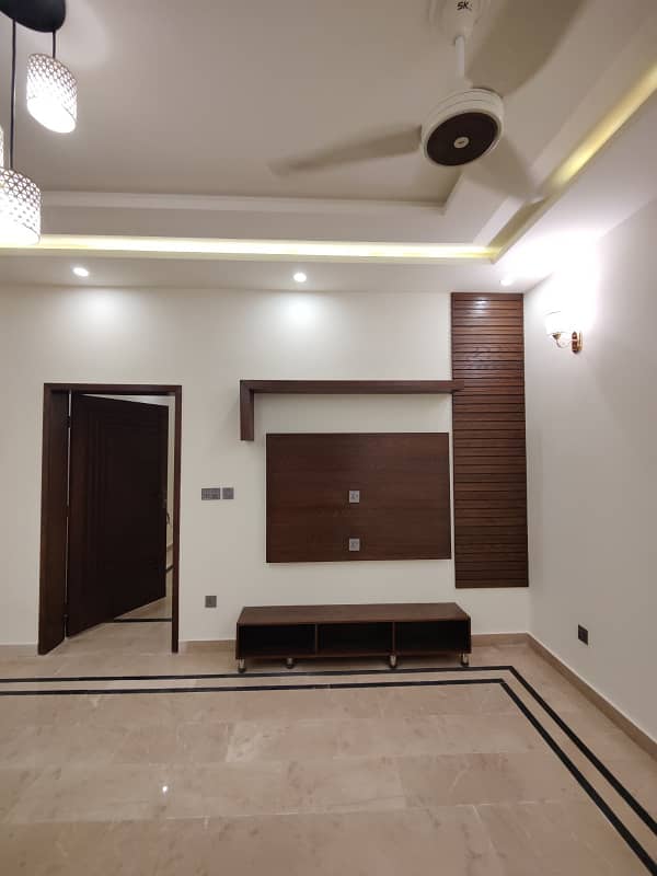 10 MARLA GROUND FLOOR AVAILABLE FOR RENT WITH GASS 6