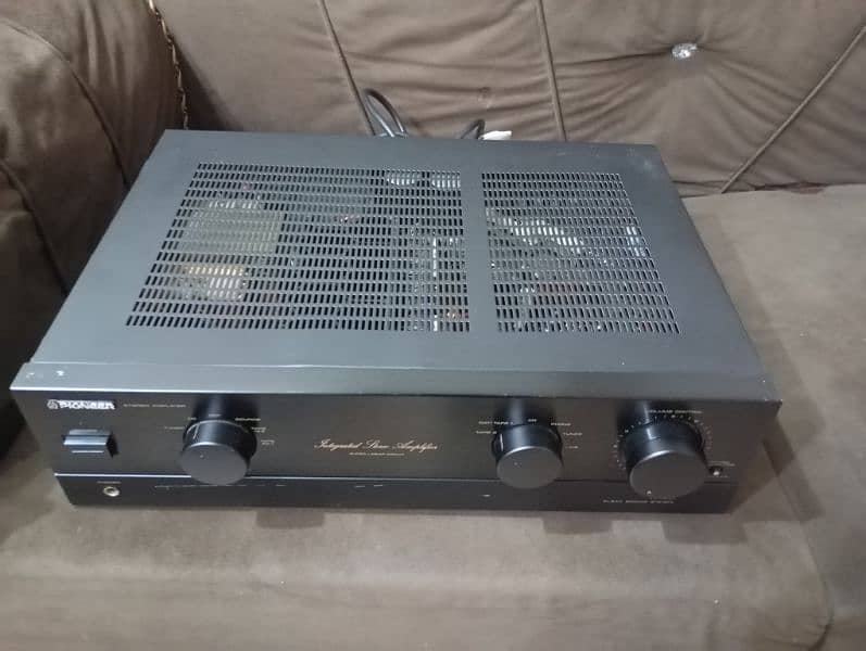 Pioneer A400 Stereo Integrated Amplifier, bose , denon , kef , marantz 3