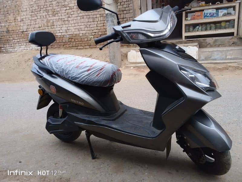 Metro scooty Thrill Model 2024 4