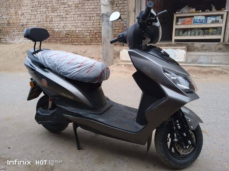 Metro scooty Thrill Model 2024 5