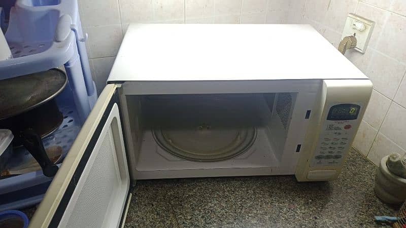 DW 131 A Microwave good condition 2