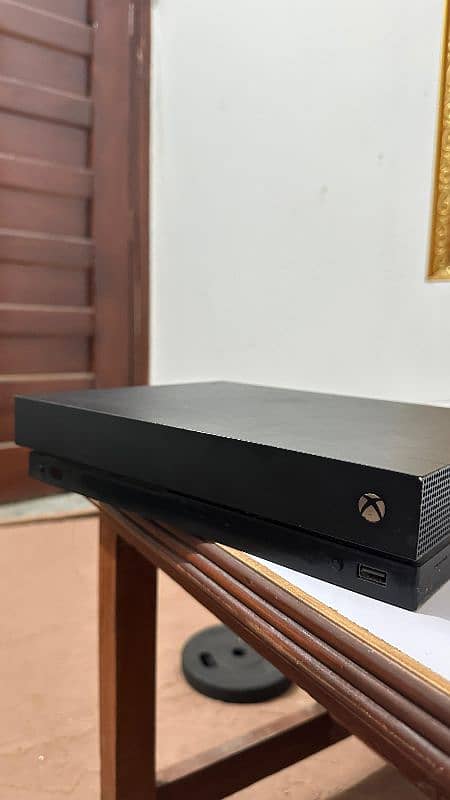 Xbox one X 1 tb 2