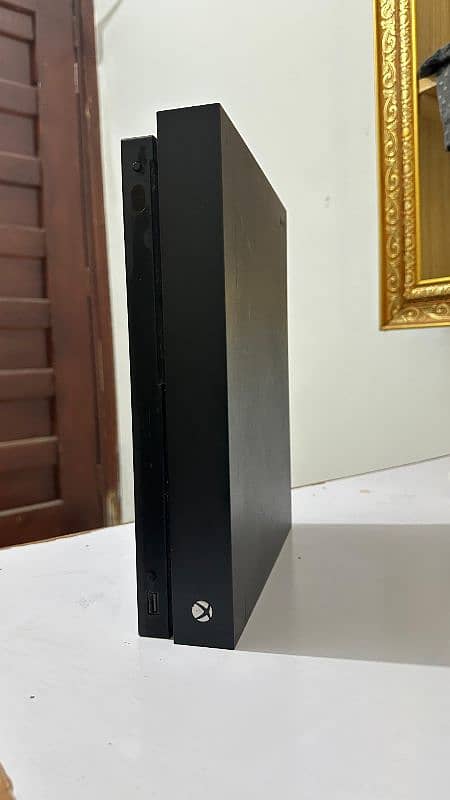 Xbox one X 1 tb 4