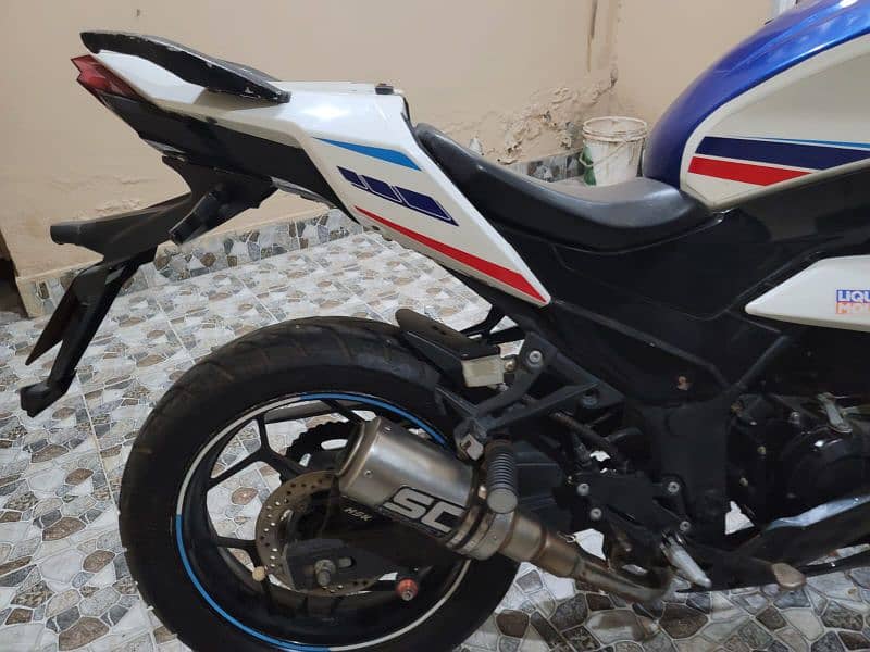 Honda CBR 250 Replica 2