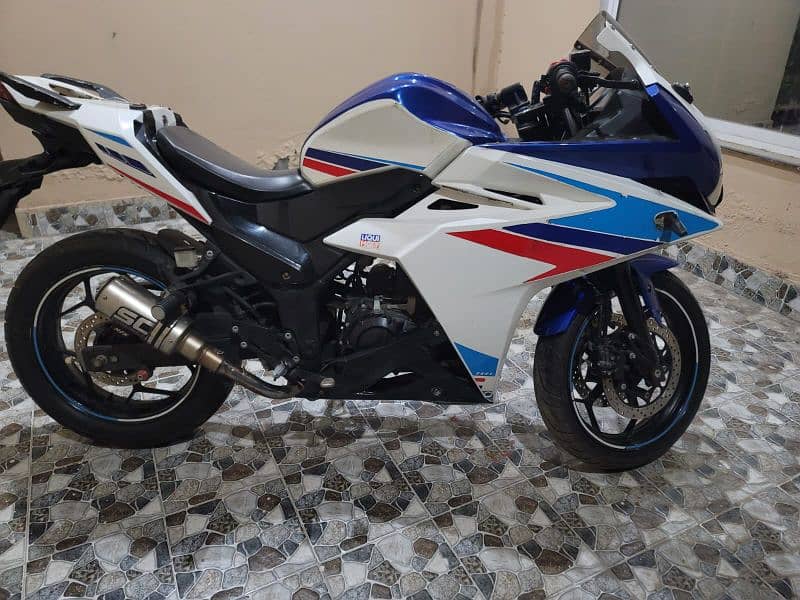 Honda CBR 250 Replica 3