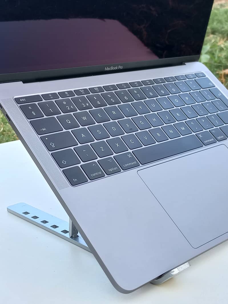 macbook pro 2017 11