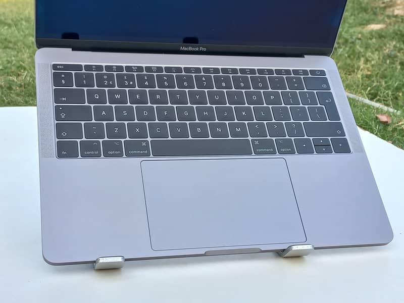 macbook pro 2017 18