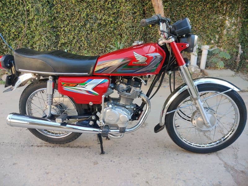 I am selling my bike Honda 125 genuine bike Golden number 5