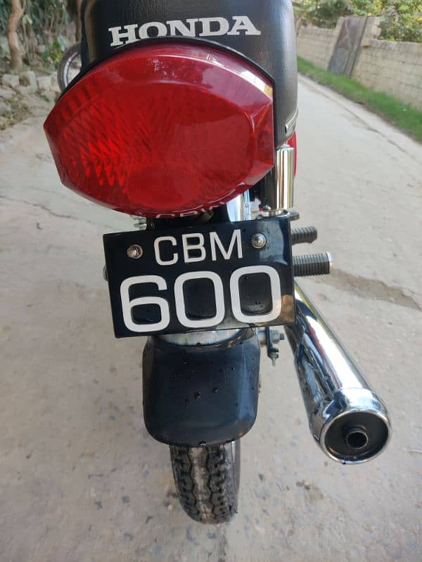 I am selling my bike Honda 125 genuine bike Golden number 6