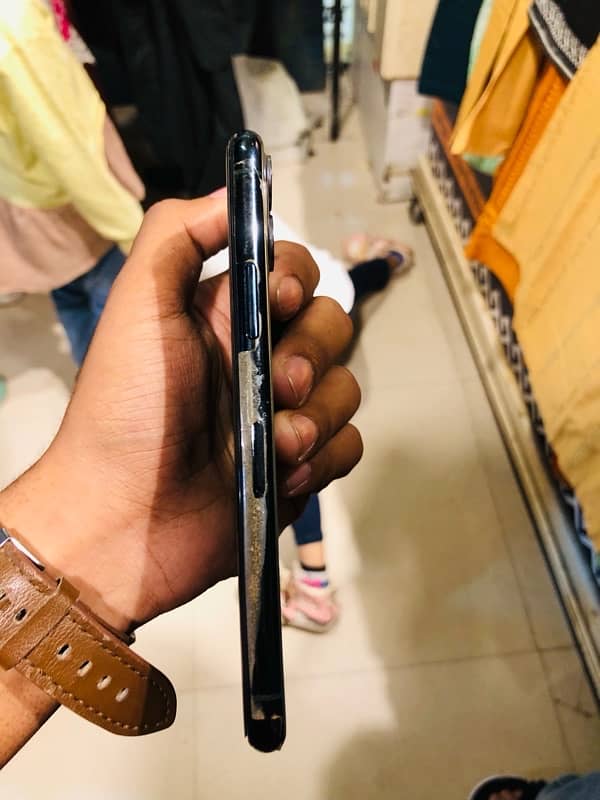 iPhone 11 Pro Max 2