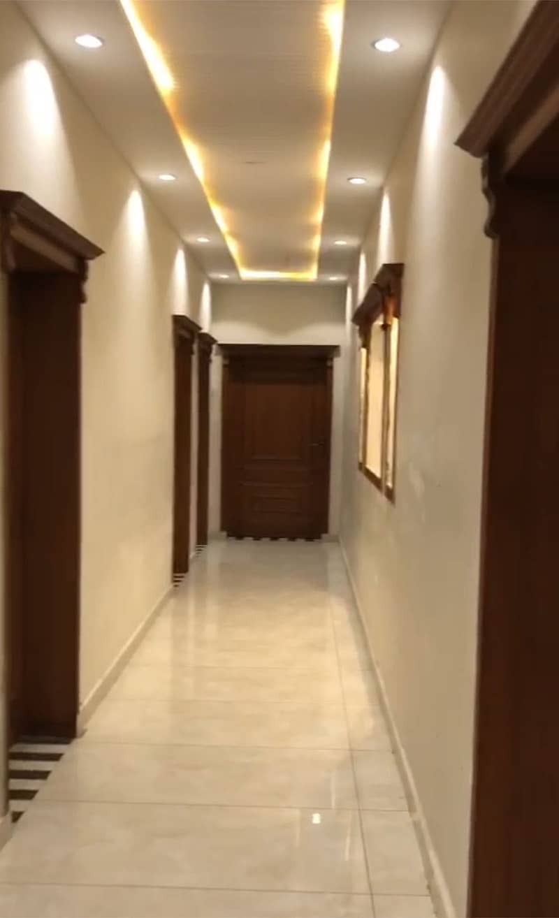 Elegant Family Home in Johar Town 1 Kanal, Near Allah Hu Chowk and Akbar Chowk 7