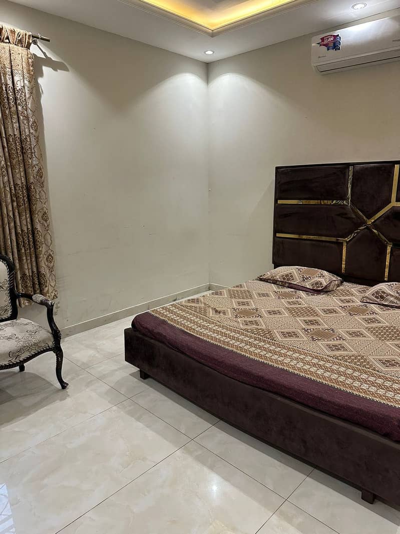 Elegant Family Home in Johar Town 1 Kanal, Near Allah Hu Chowk and Akbar Chowk 8