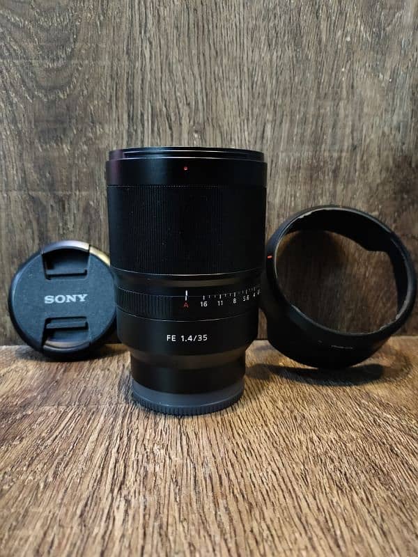 Sony Zeiss Distagon 1.4 Lens In Best Condition 1