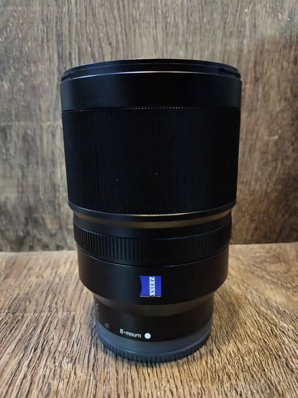 Sony Zeiss Distagon 1.4 Lens In Best Condition 3