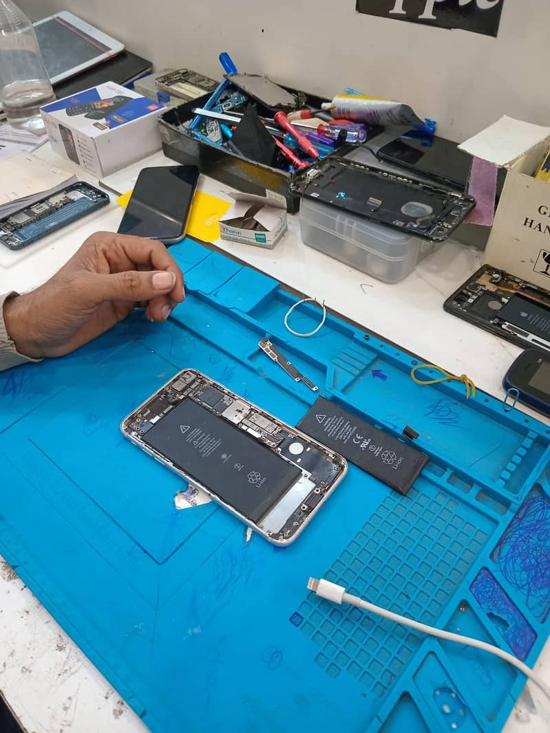 Mobile Tech Repair Experts: CCTV, Solar Panels, Laptops, and Computer 4