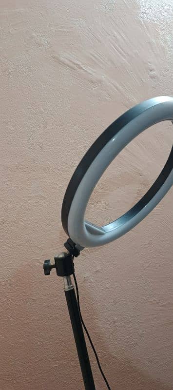 Ring light with trypod 4