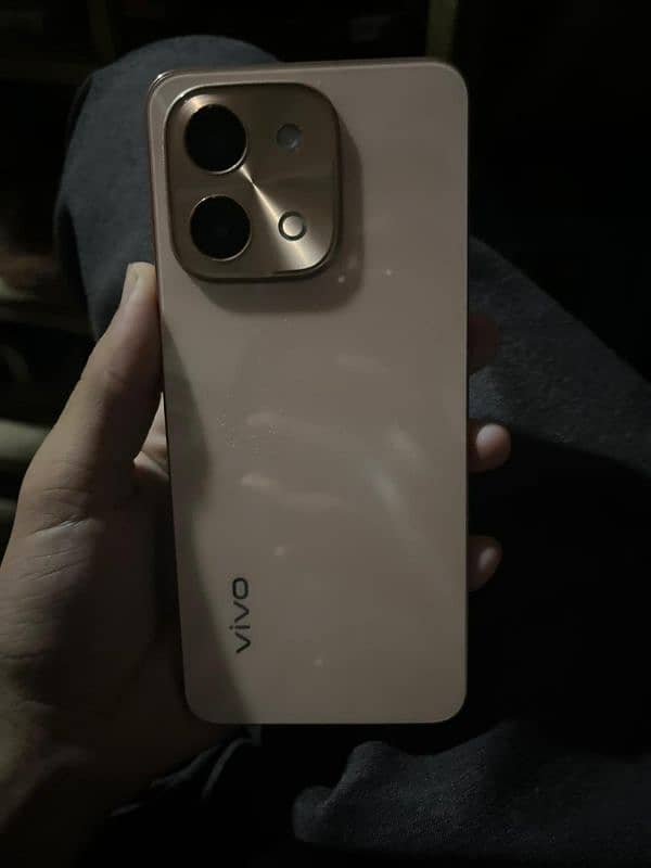 vivo y28 double sim . . . with box . . . and charger in warrenty 4