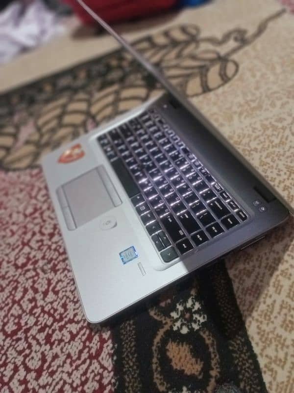 hp laptop 840 G3 core i5 6th genration 1