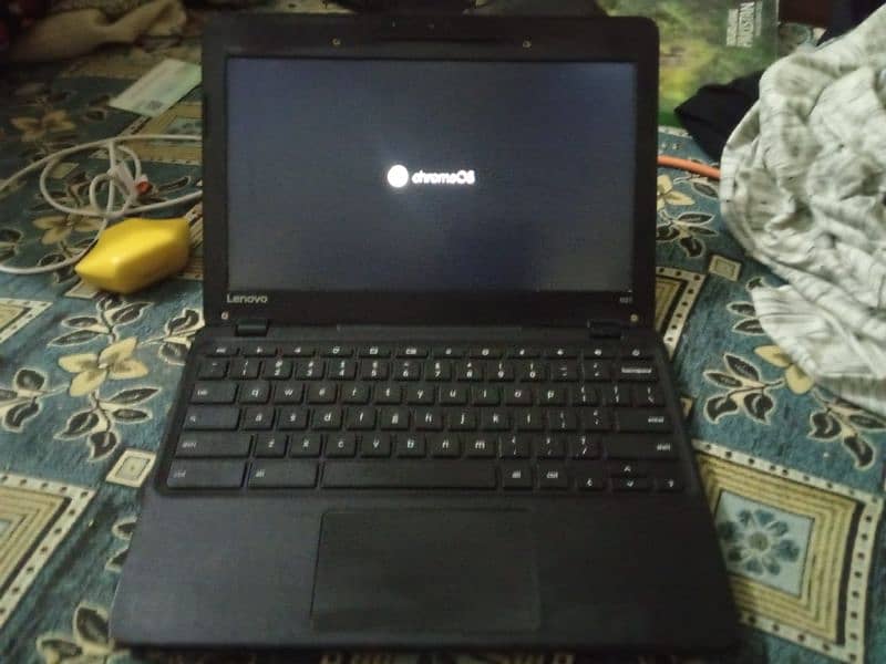 Chrome book in good condition for sale 1