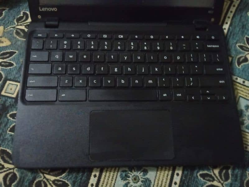 Chrome book in good condition for sale 2