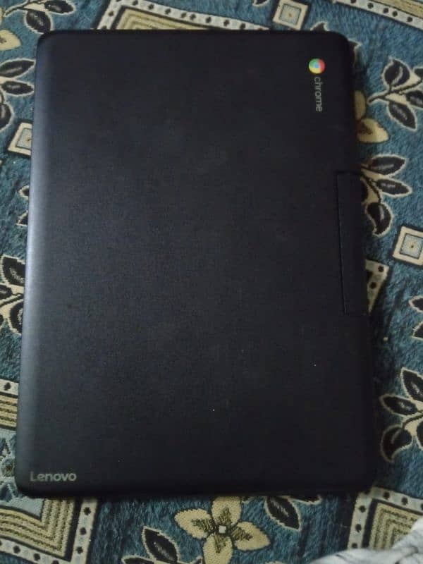 Chrome book in good condition for sale 3