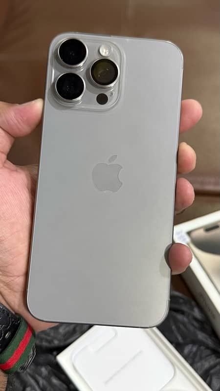 Iphone 15 pro max 256gb HK natural titanium 4