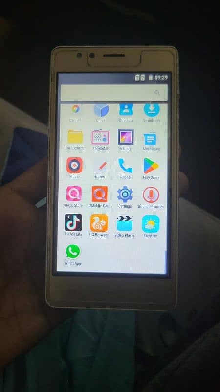 Qmobile  i8i 1