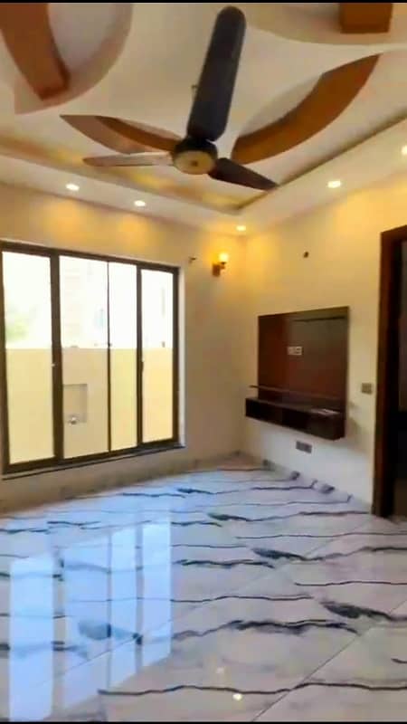 Simple Yet Modern Villa Having Very Huge Kitchen For Single Family Big Size 4 Beds Prime Location 3