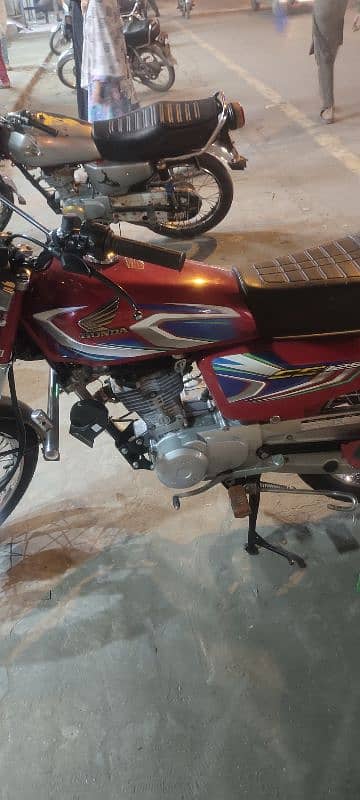 Honda cg125 red colour 2