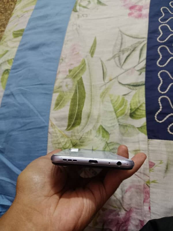 vivo y20 with box and charger original 3