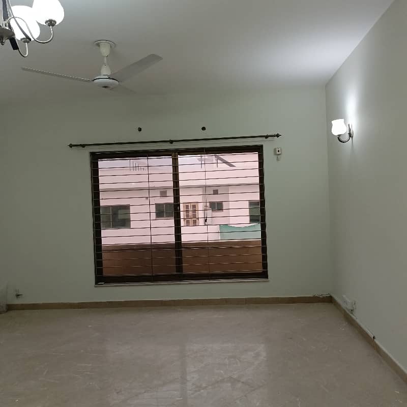 ONE KANAL HOUSE 3BEDS UPPER PORTION AVAILABLE FOR RENT 2