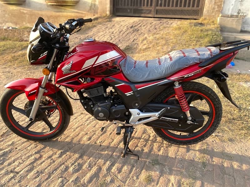 Honda cb 150f Brand new condition 2