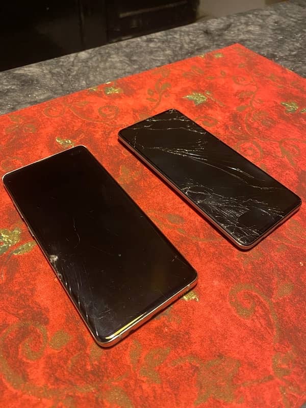 samsung galaxy s10+ and A51 0