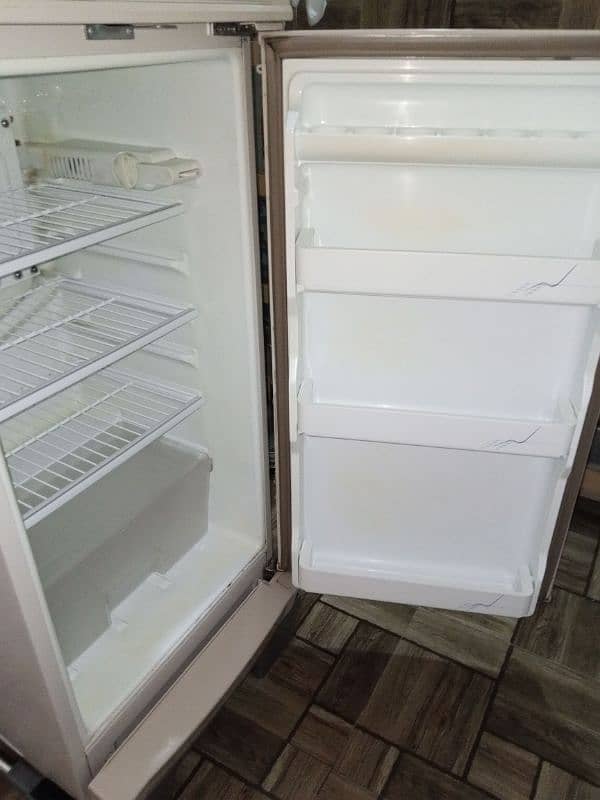 Dawlance refrigerator 4