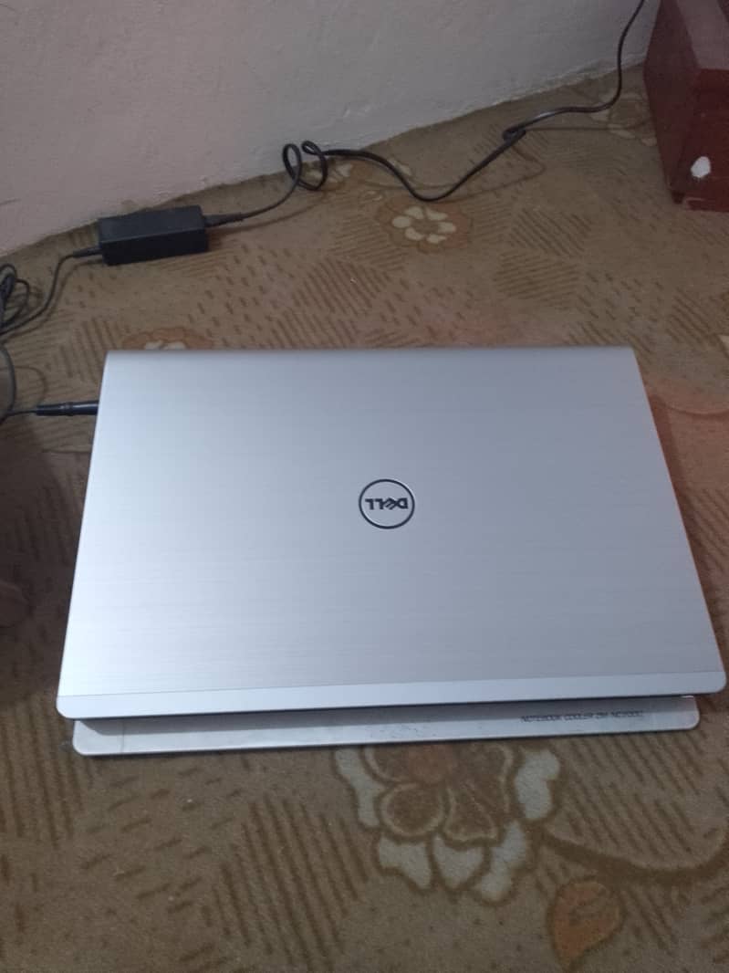 Dell Inspiron laptop 10/10 condition 17.3" display 0