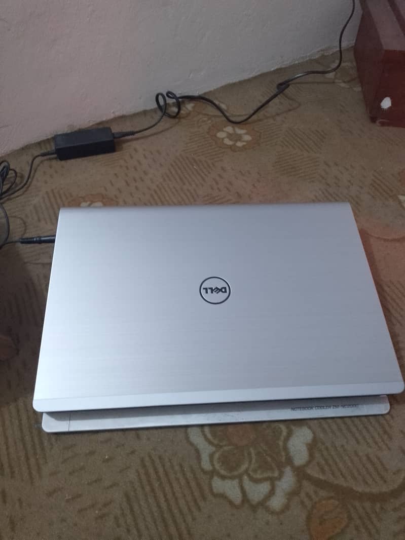 Dell Inspiron laptop 10/10 condition 17.3" display 1