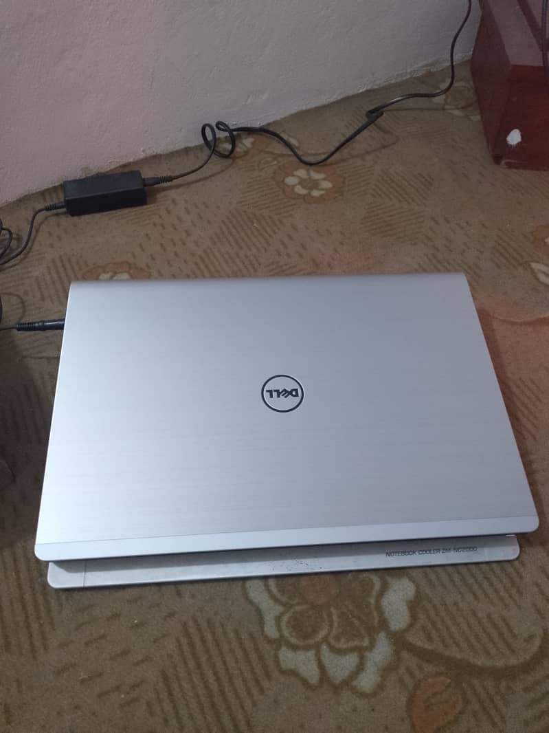 Dell Inspiron laptop 10/10 condition 17.3" display 4