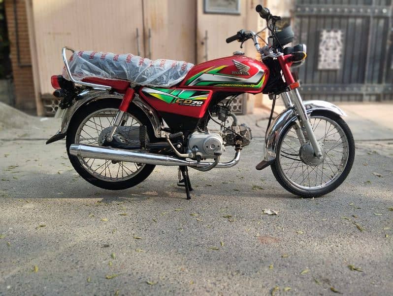 HONDA CD70 BRAND NEW CONDITION 1