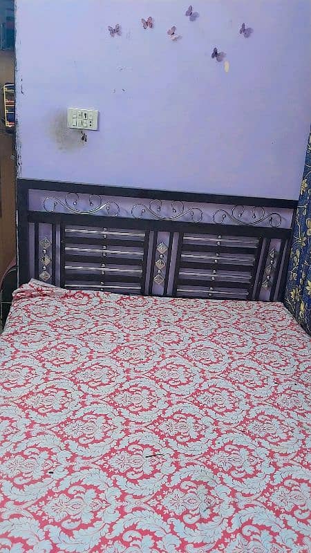 Iron bed queen size good condition for sale 1