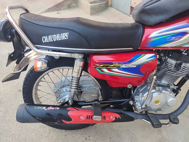 Honda 125 Model 2022 condition 10/10 color red 1