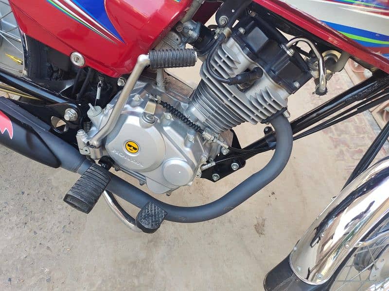 Honda 125 Model 2022 condition 10/10 color red 3