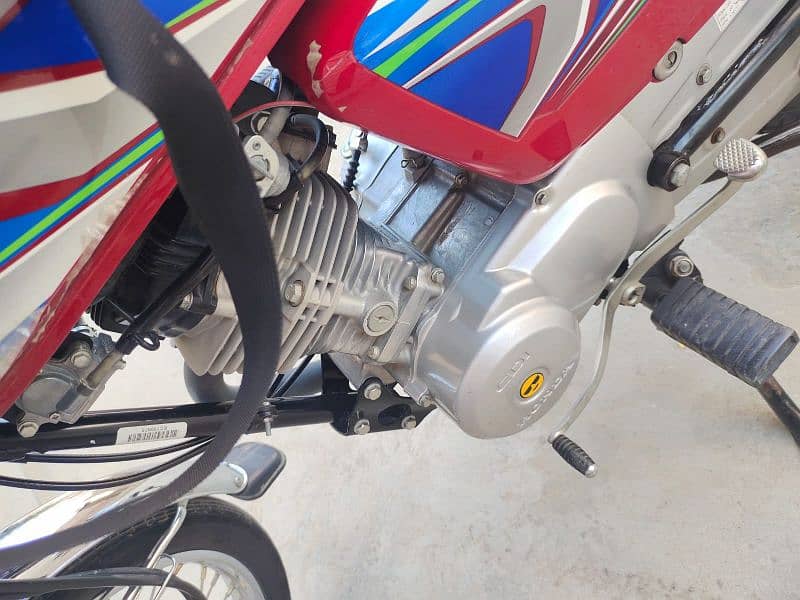 Honda 125 Model 2022 condition 10/10 color red 7