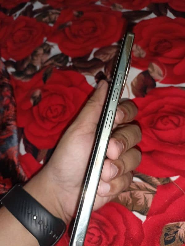 Techno Camon 30 Loewe Edition. 3