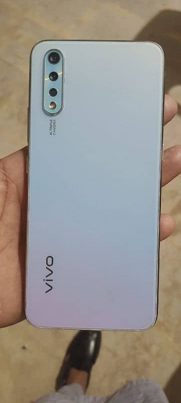 vivo s1 condition 7/10 8 ram 256 memory no box and charger 3