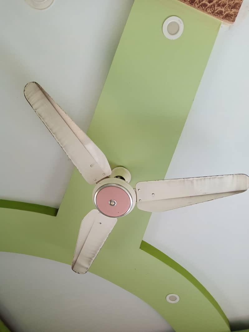 3 SK fans 1 royal fan (4 ceiling fan) and 1 wall fan for sale 1