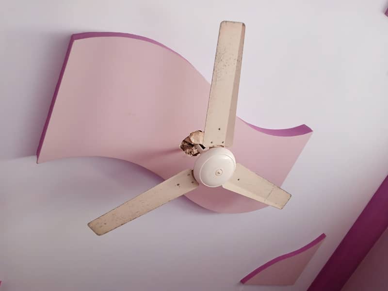 3 SK fans 1 royal fan (4 ceiling fan) and 1 wall fan for sale 4