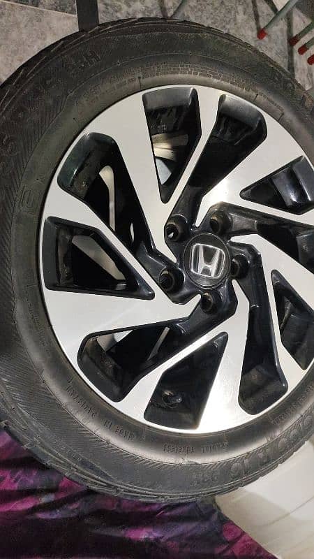 Honda civic original rim and Tire 0