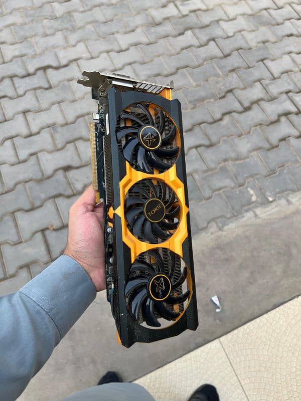 AMD Radeon R9 270X 2GB Sapphire TRI-OC Edition 0