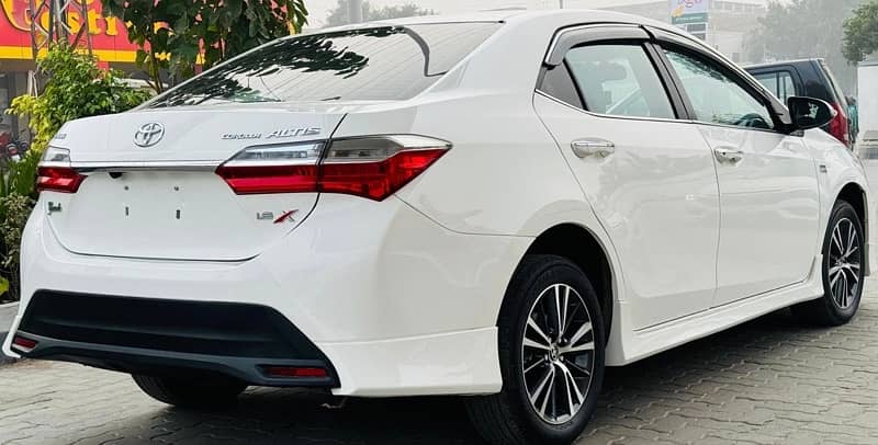 Toyota Altis Grande 2022 4