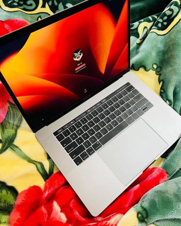 MacBook pro 2019(15inch) i9 32GB ram 512Gn SSD 2